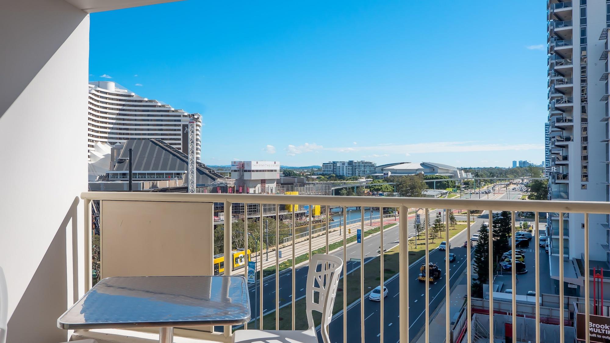 Broadbeach Savannah Resort Bagian luar foto